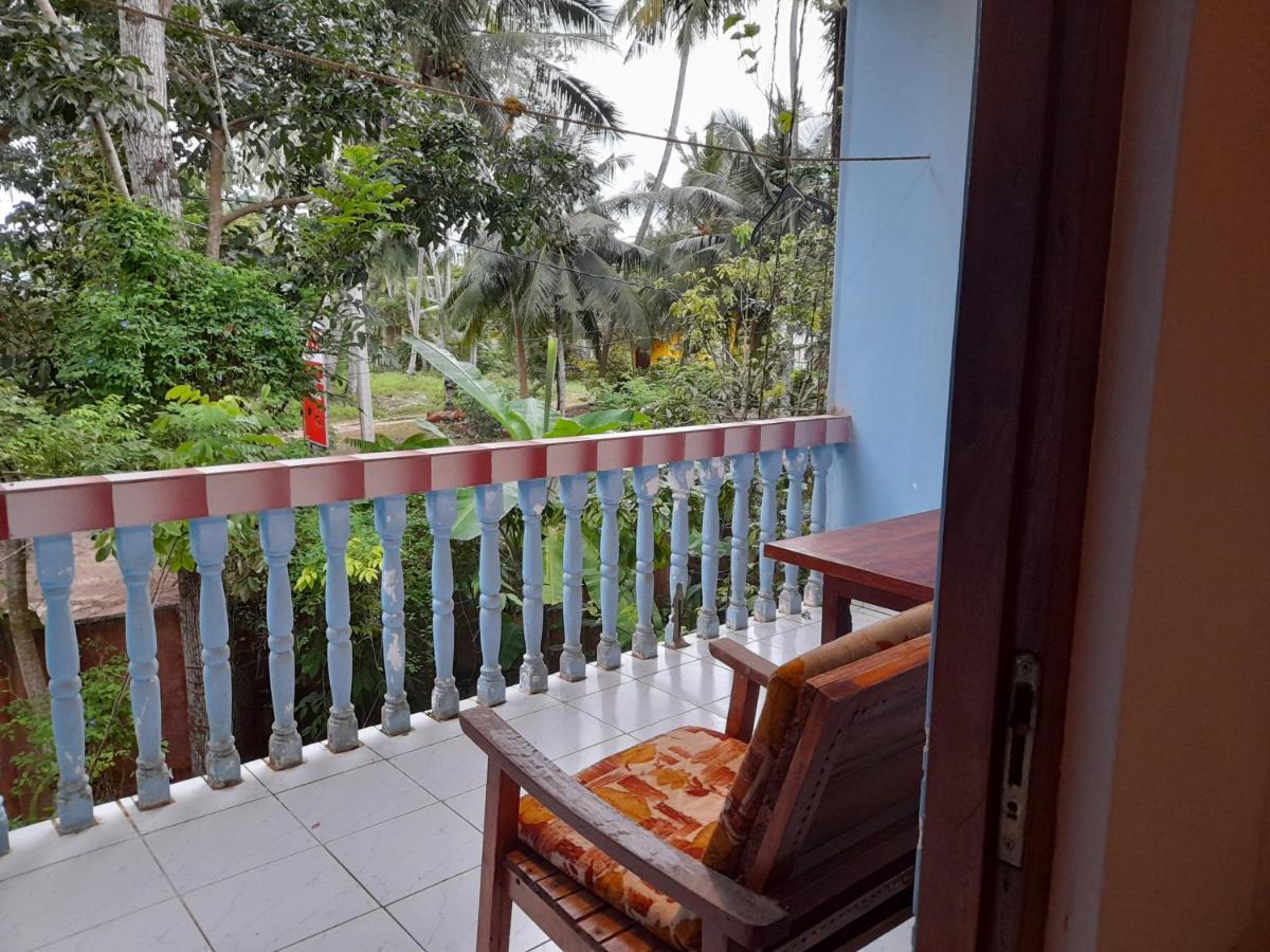 Hotel Santis Hikkaduwa Buitenkant foto