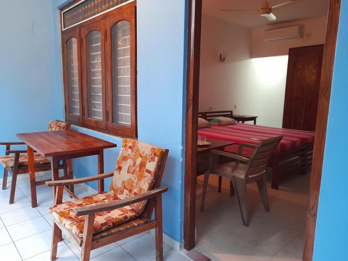 Hotel Santis Hikkaduwa Buitenkant foto