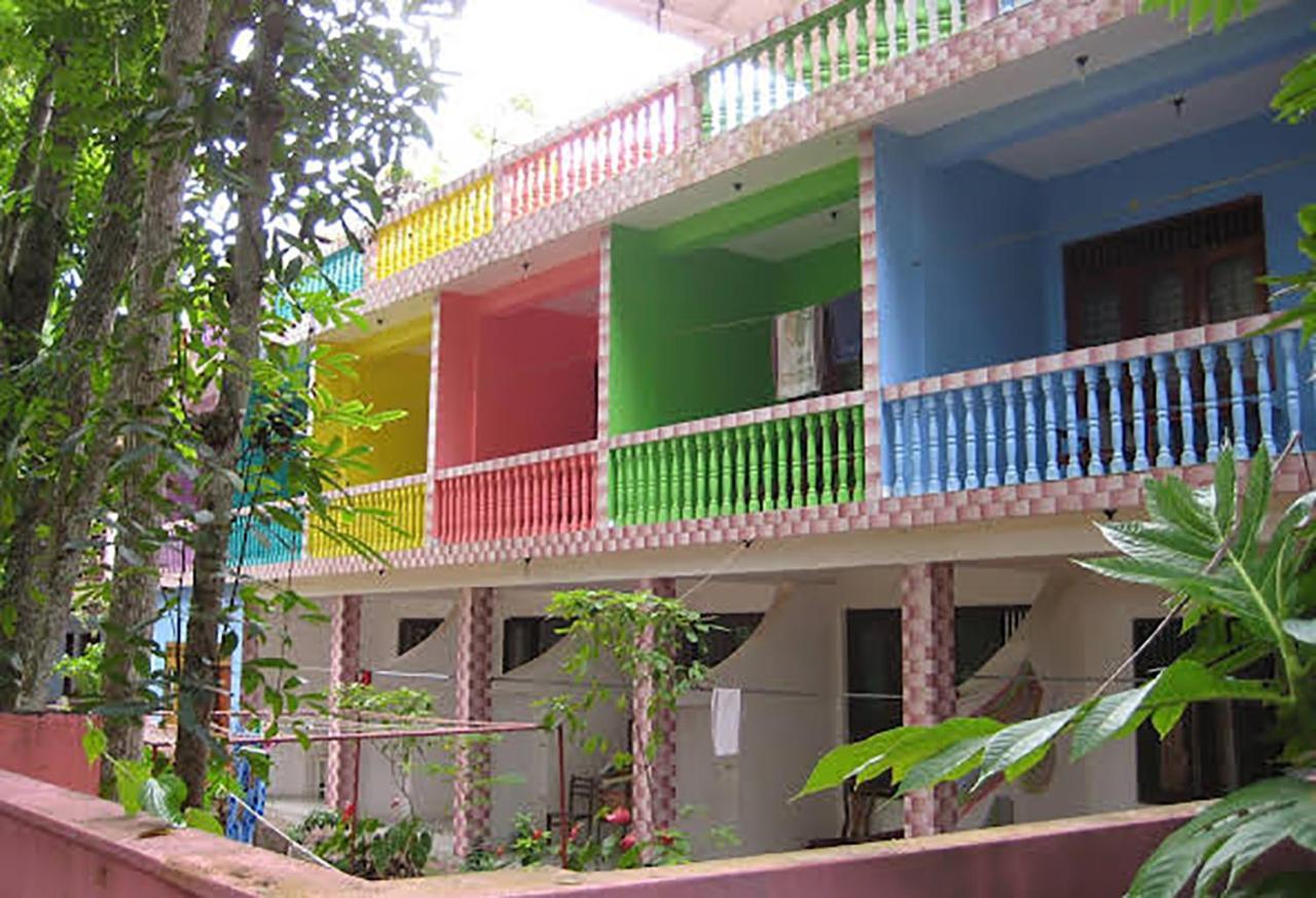 Hotel Santis Hikkaduwa Buitenkant foto