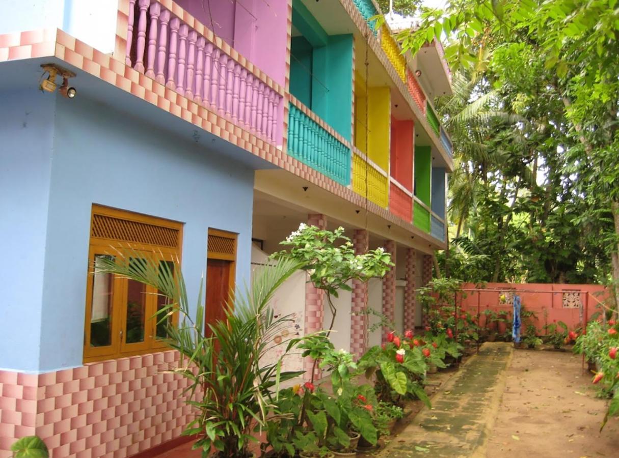 Hotel Santis Hikkaduwa Buitenkant foto