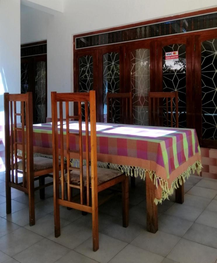 Hotel Santis Hikkaduwa Buitenkant foto