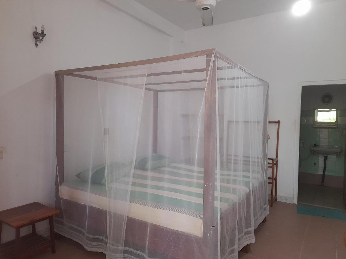 Hotel Santis Hikkaduwa Buitenkant foto