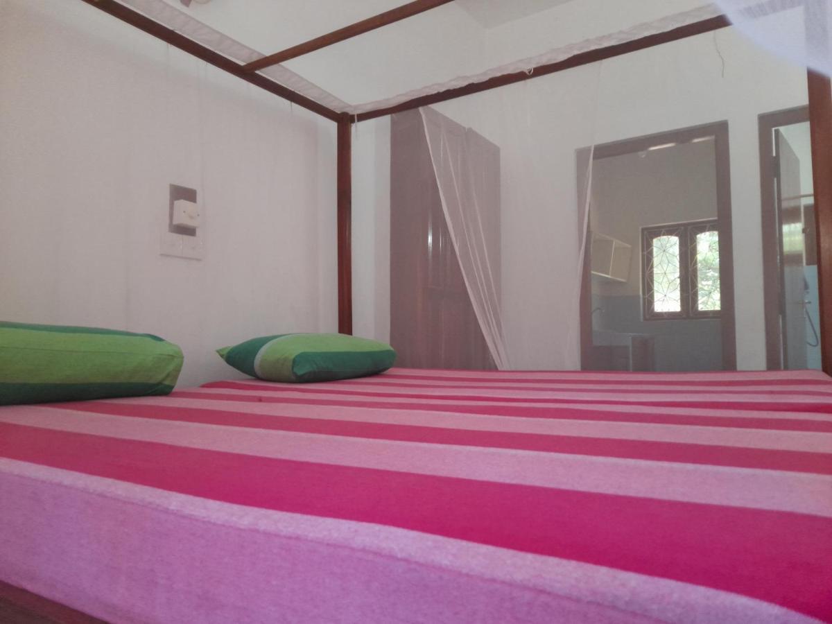 Hotel Santis Hikkaduwa Buitenkant foto