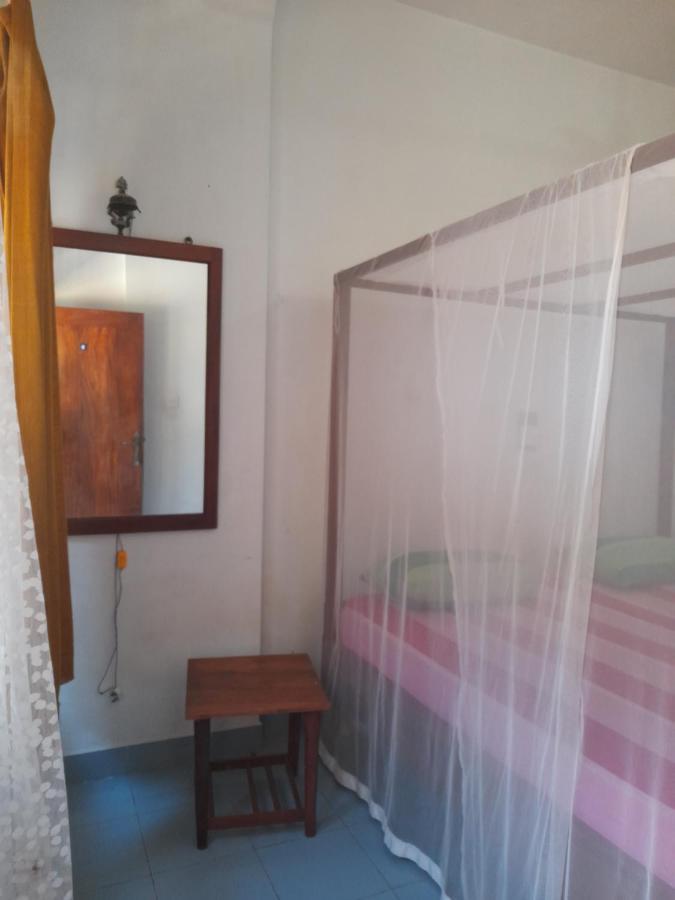 Hotel Santis Hikkaduwa Buitenkant foto