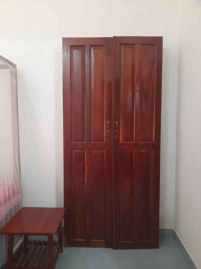 Hotel Santis Hikkaduwa Buitenkant foto