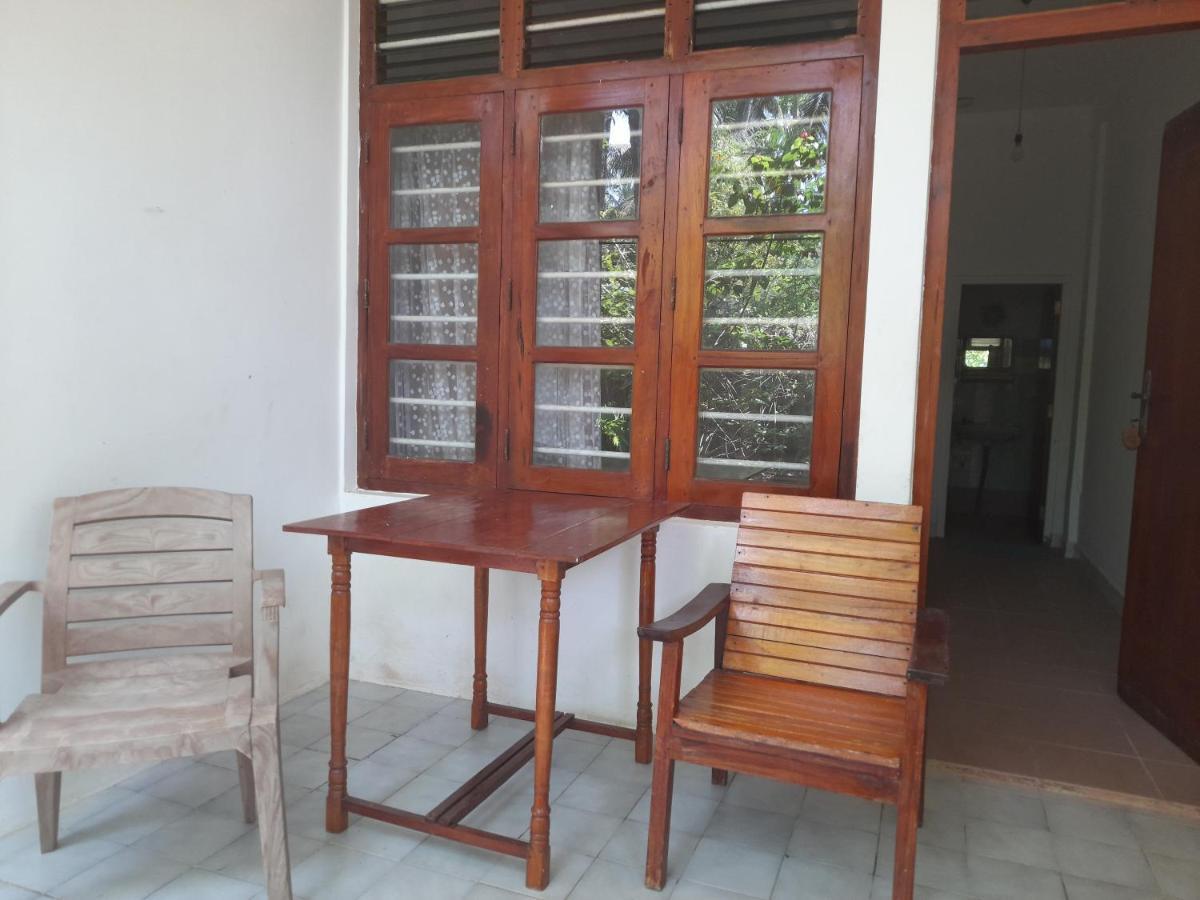 Hotel Santis Hikkaduwa Buitenkant foto