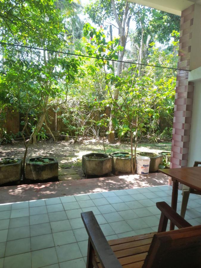Hotel Santis Hikkaduwa Buitenkant foto