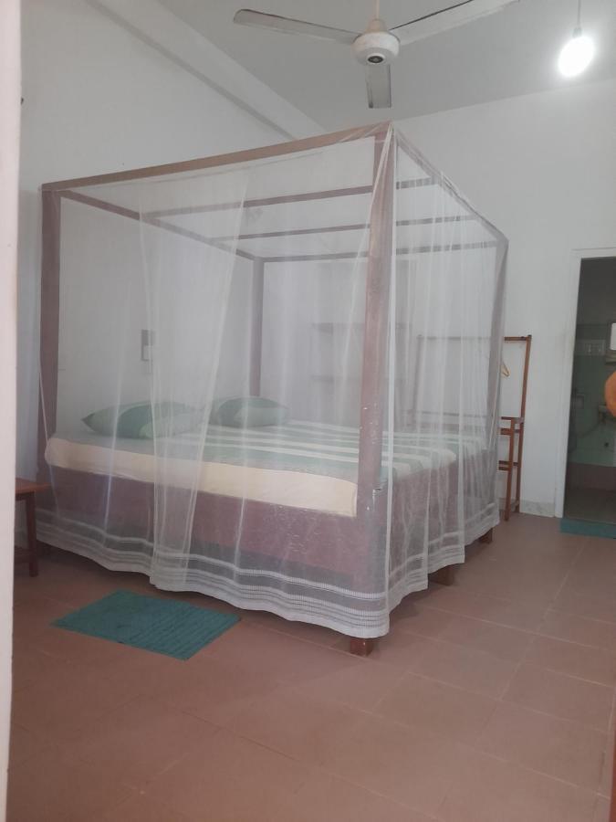 Hotel Santis Hikkaduwa Buitenkant foto