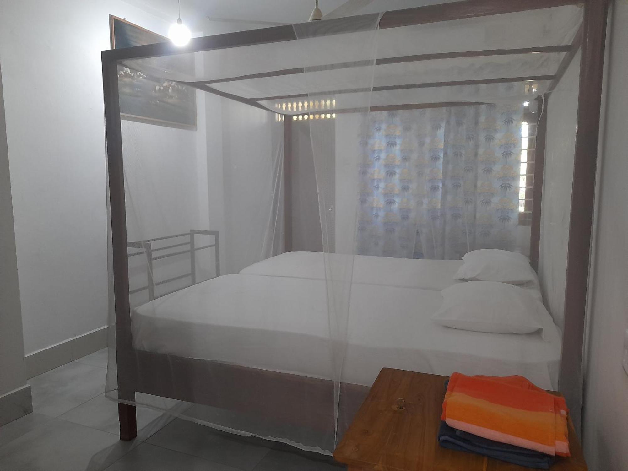 Hotel Santis Hikkaduwa Buitenkant foto