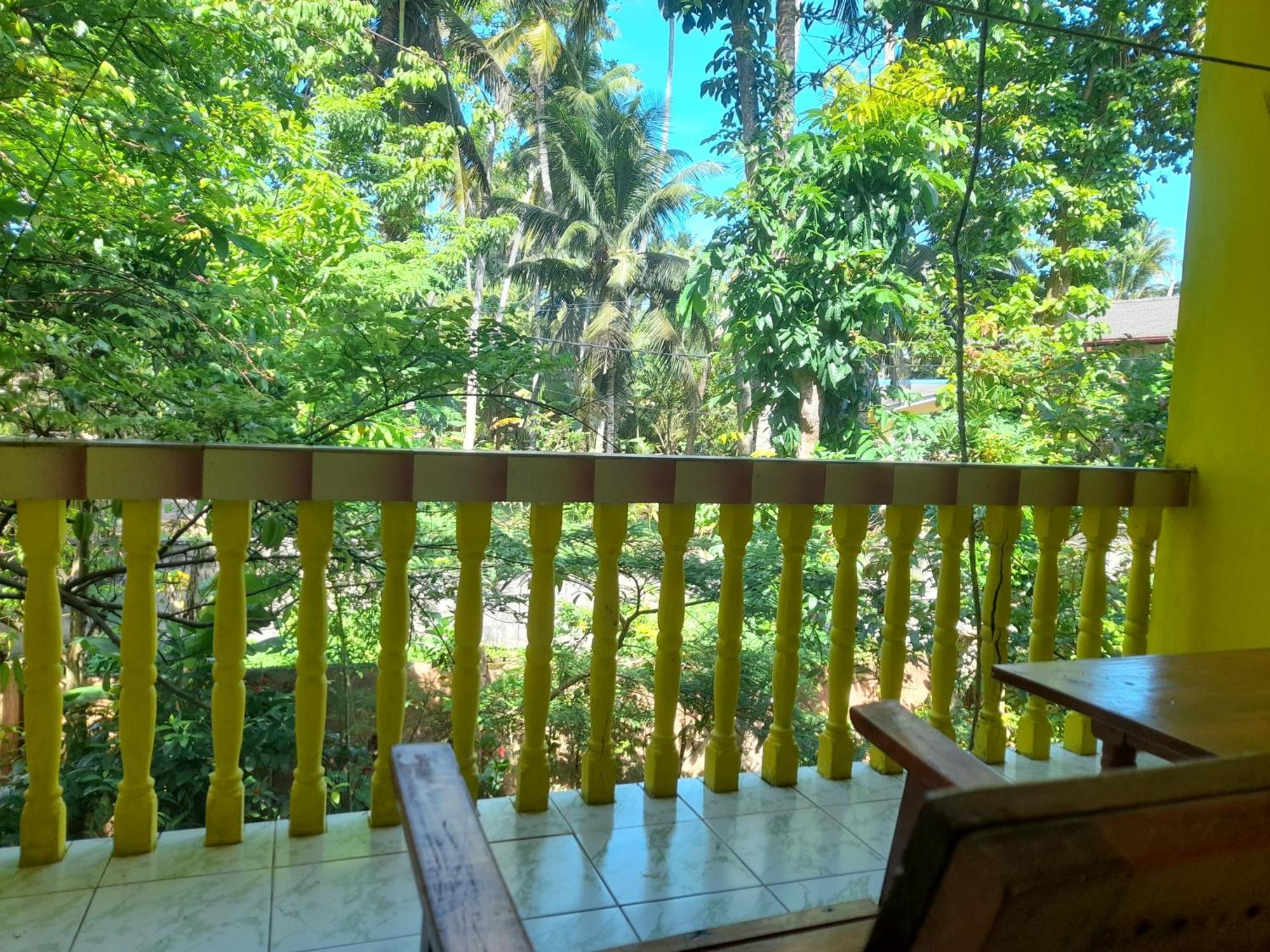 Hotel Santis Hikkaduwa Buitenkant foto
